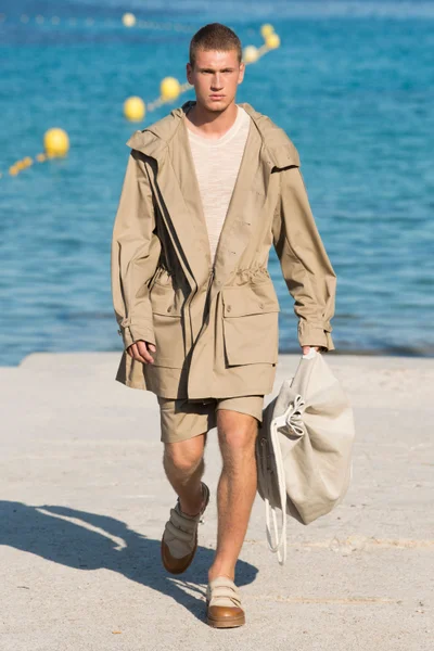 Look 12